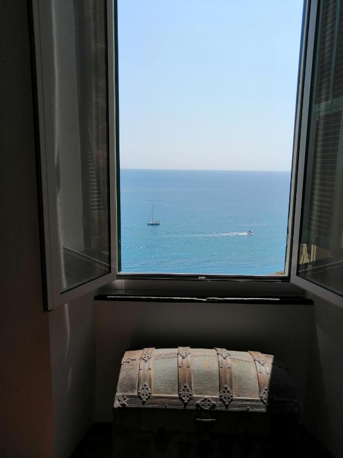 צ'רבו Appartamento Nel Borgo Con Splendida Vista Sul Mare מראה חיצוני תמונה